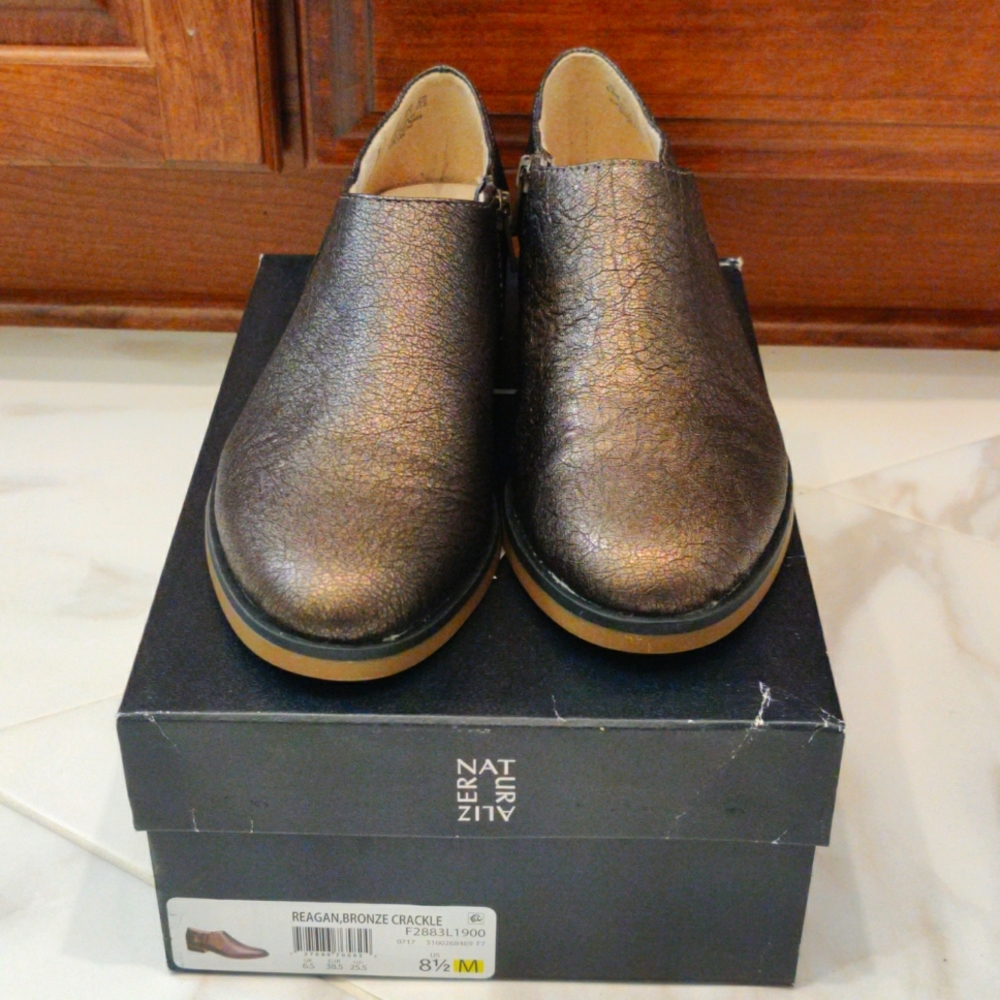 NIB Bronze Crackle Naturalizer ankle boots, 8.5M